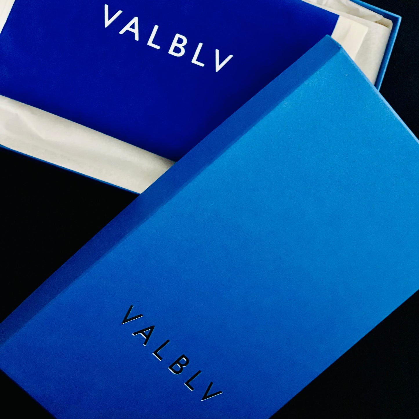 valblv shoes packaging